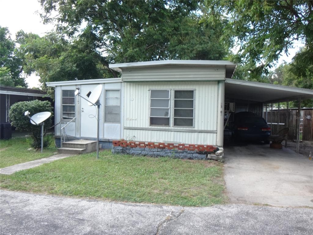 35107 GLOSSON CIRCLE ZEPHYRHILLS, FL 33541