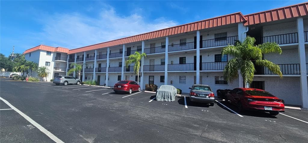 10540 77TH TERRACE UNIT 208 SEMINOLE, FL 33772