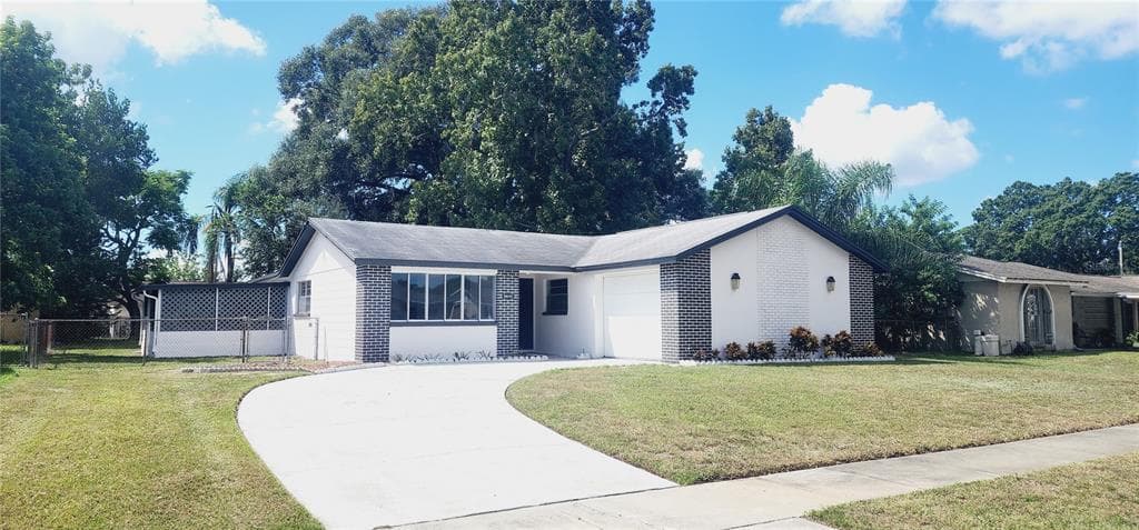 8845 OAK CIRCLE TAMPA, FL 33615