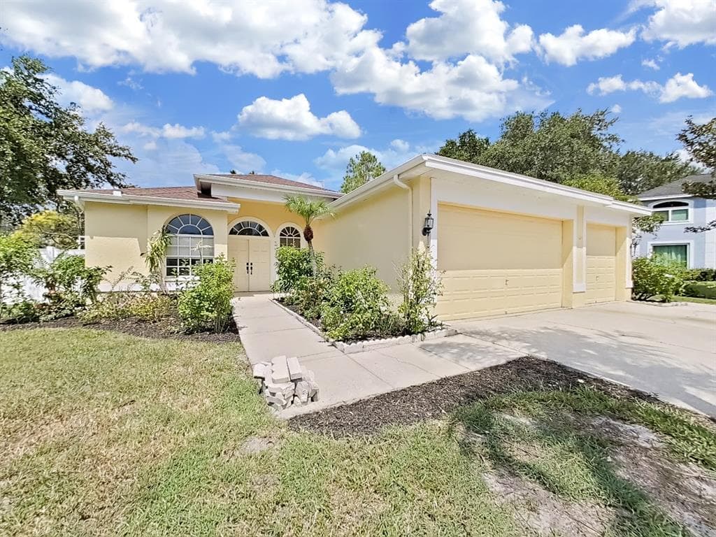 8708 EAGLE COVE COURT