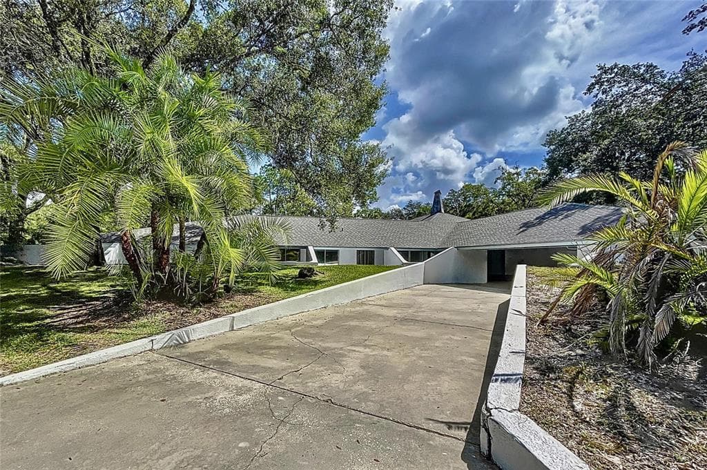 1906 SUNSET LANE