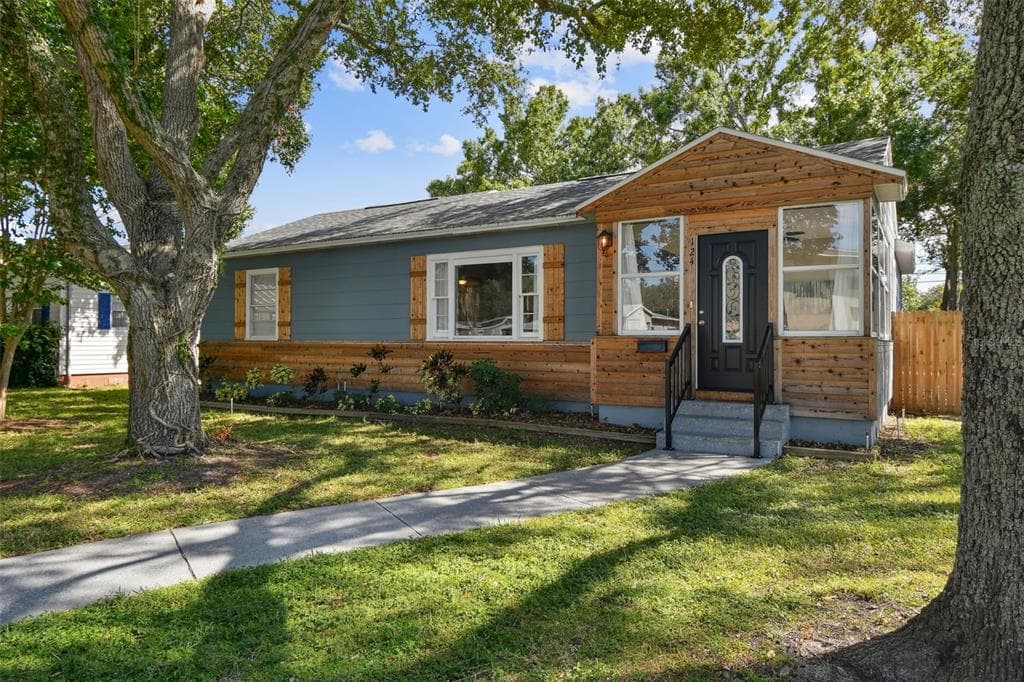 124 37TH AVENUE NE ST PETERSBURG, FL 33704