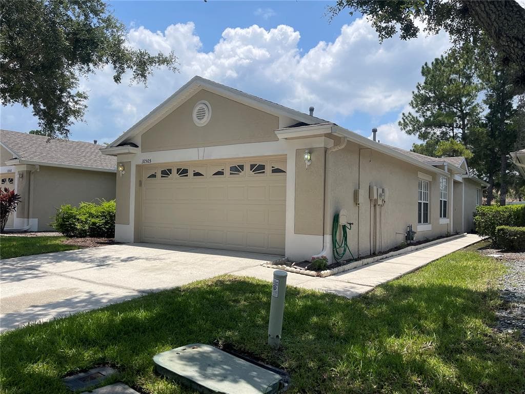 31505 SHAKER CIRCLE WESLEY CHAPEL, FL 33543