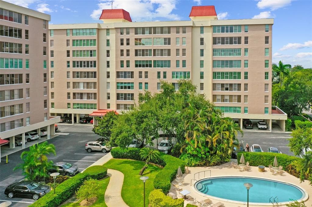 2401 S ARDSON PLACE UNIT 204B TAMPA, FL 33629