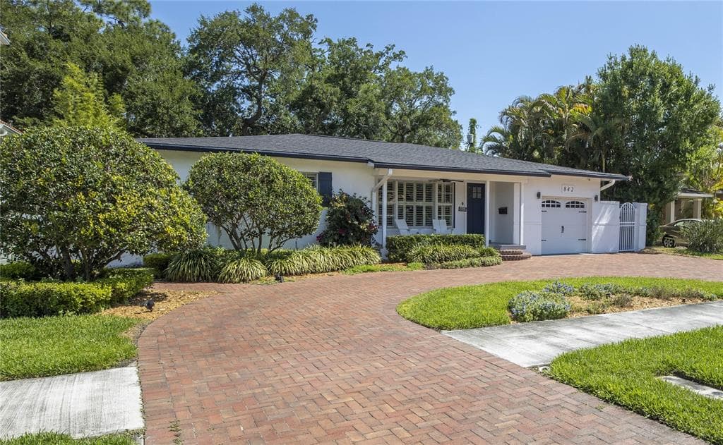 842 SNELL ISLE BOULEVARD NE ST PETERSBURG, FL 33704