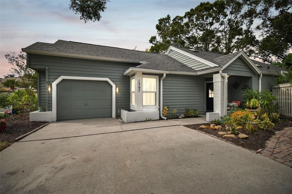 1307 ROXBURY DRIVE SAFETY HARBOR, FL 34695
