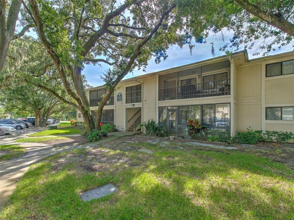 6015 LAKETREE LANE UNIT H TEMPLE TERRACE, FL 33617