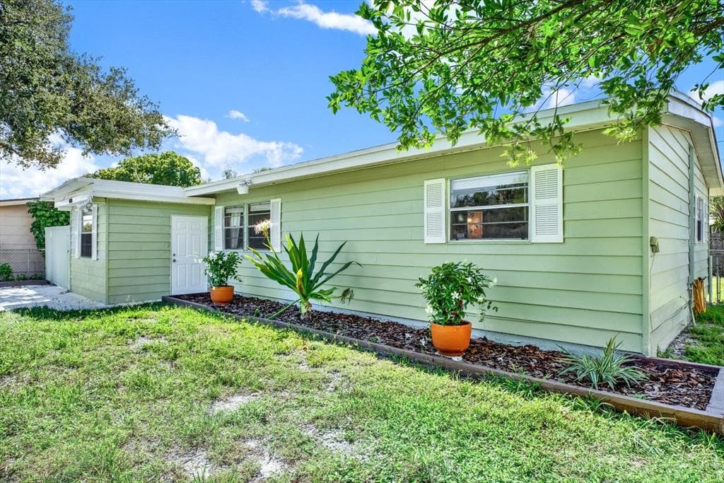 4430 W WALLACE AVENUE TAMPA, FL 33611