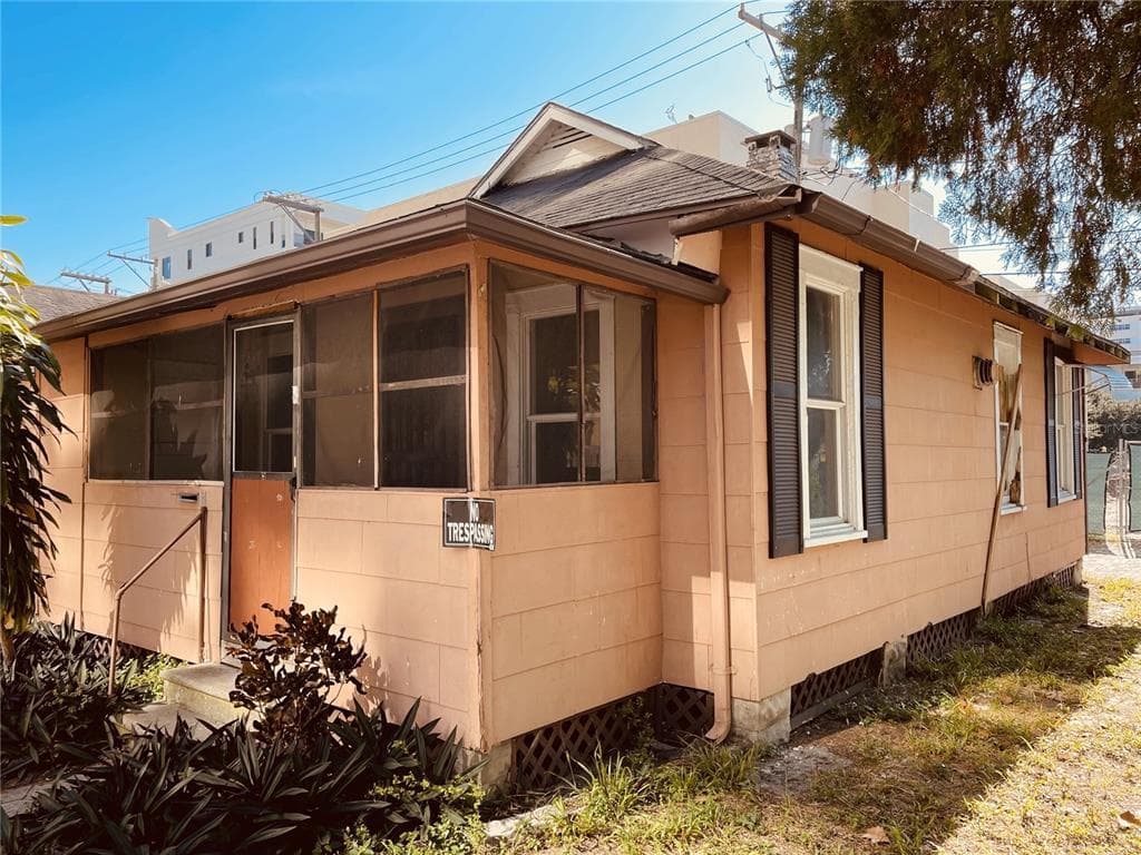 10 RHODA COURT S