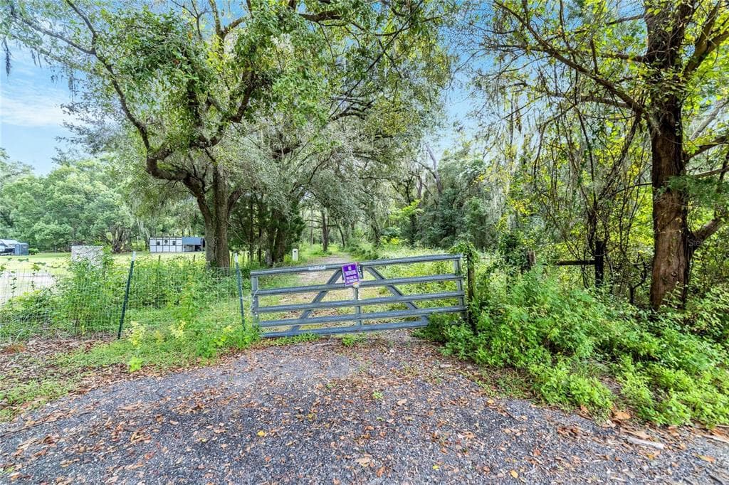 24450 DORSEY SMITH ROAD BROOKSVILLE, FL 34601
