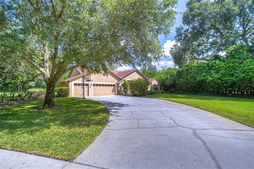 920 SHADED WATER WAY LUTZ, FL 33549