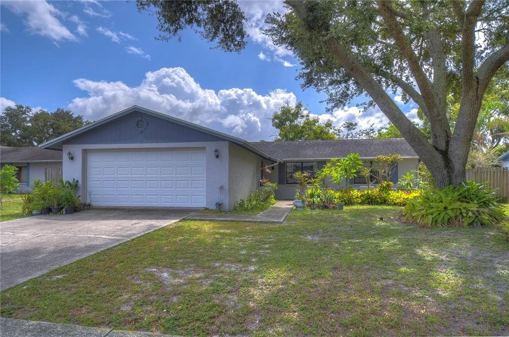 742 CALIENTE DRIVE BRANDON, FL 33511