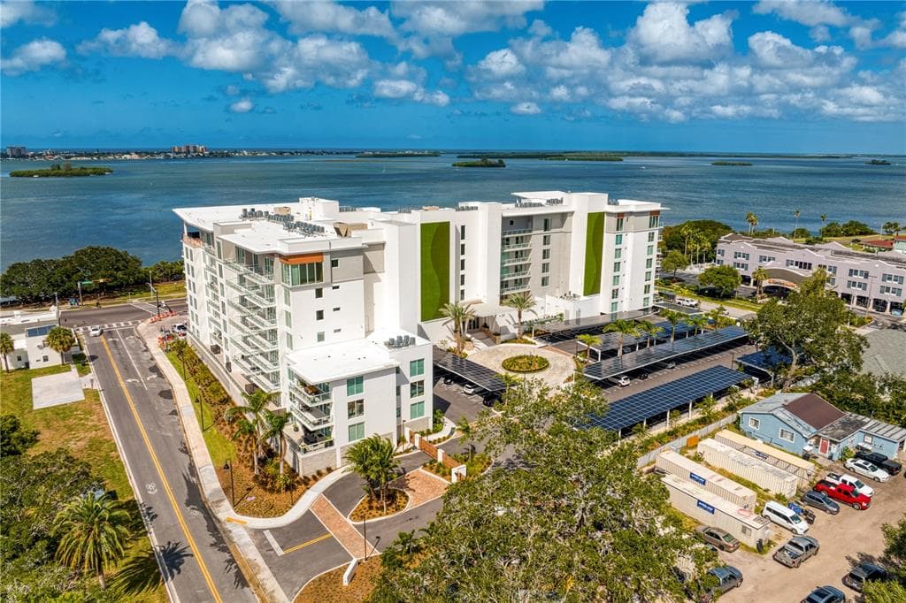 1020 SUNSET POINT UNIT 303 CLEARWATER, FL 33755