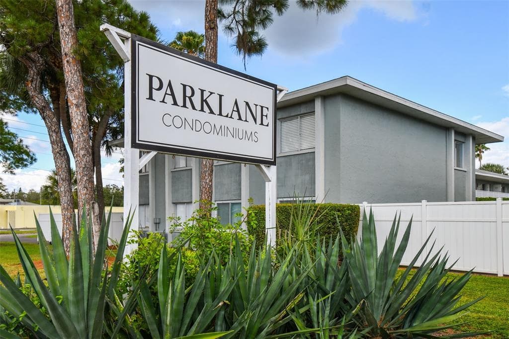 379 47TH AVENUE N UNIT 212 ST PETERSBURG, FL 33703