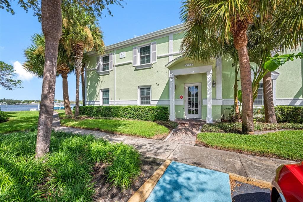 5134 SALMON DRIVE SE UNIT C ST PETERSBURG, FL 33705