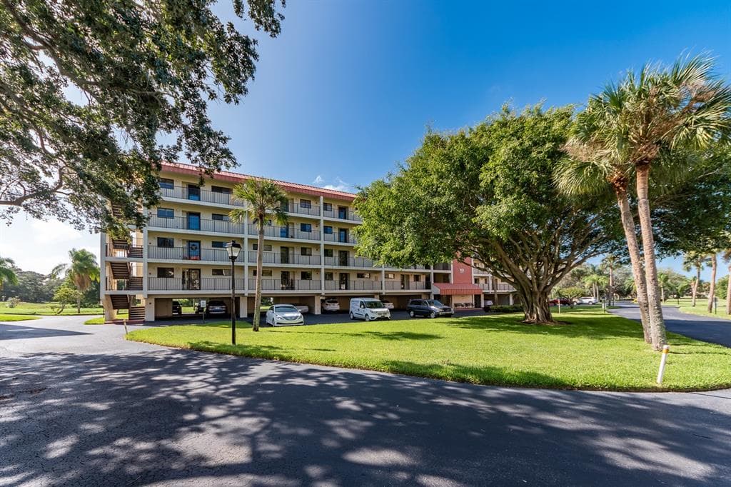 9433 HARBOR GREENS WAY UNIT 208 SEMINOLE, FL 33776