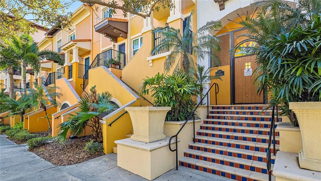 200 4TH AVENUE S UNIT 110 ST PETERSBURG, FL 33701