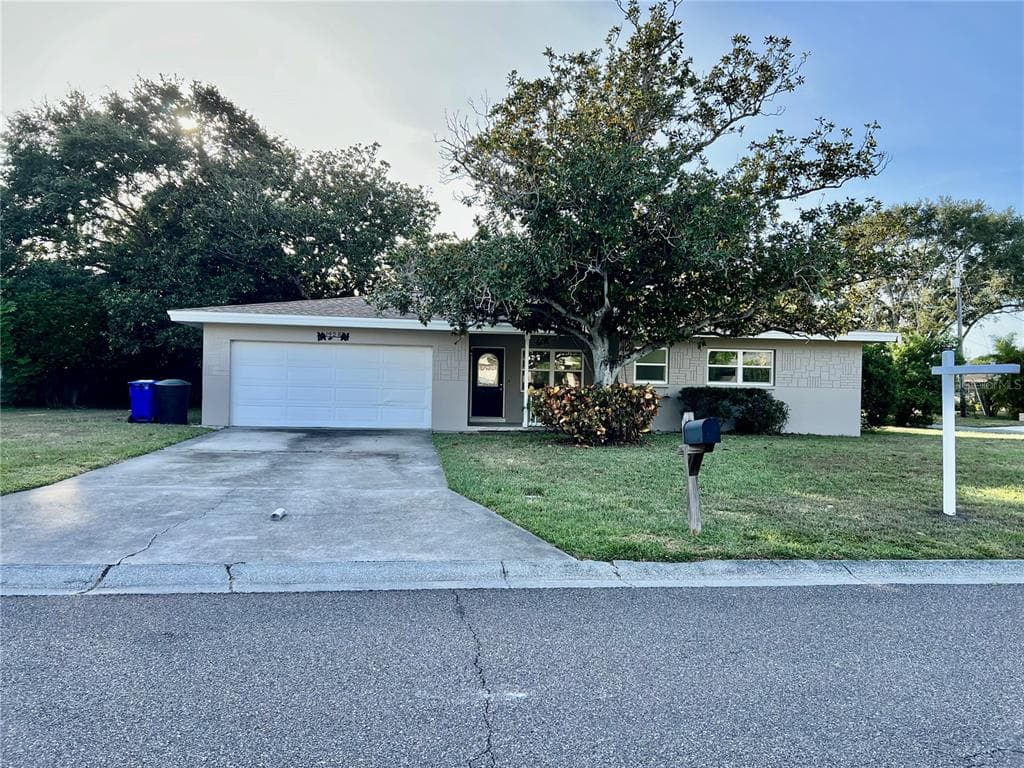 1428 GLADYS CIRCLE