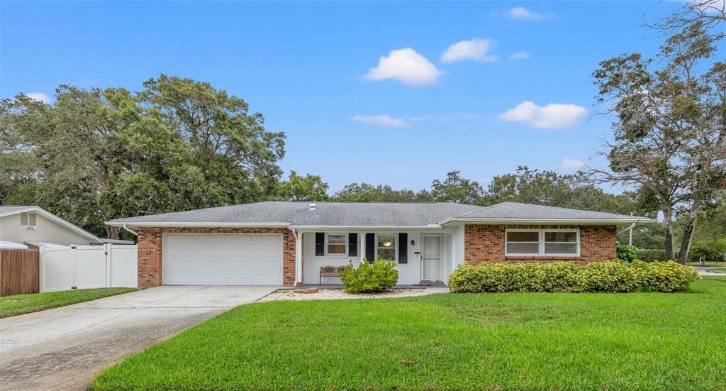 2641 OAKBROOK DRIVE LARGO, FL 33770