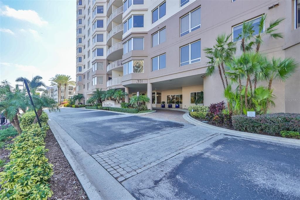 371 CHANNELSIDE WALK WAY UNIT 504 TAMPA, FL 33602
