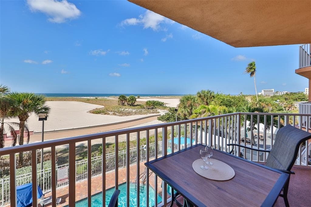 11040 GULF BOULEVARD UNIT 304 TREASURE ISLAND, FL 33706