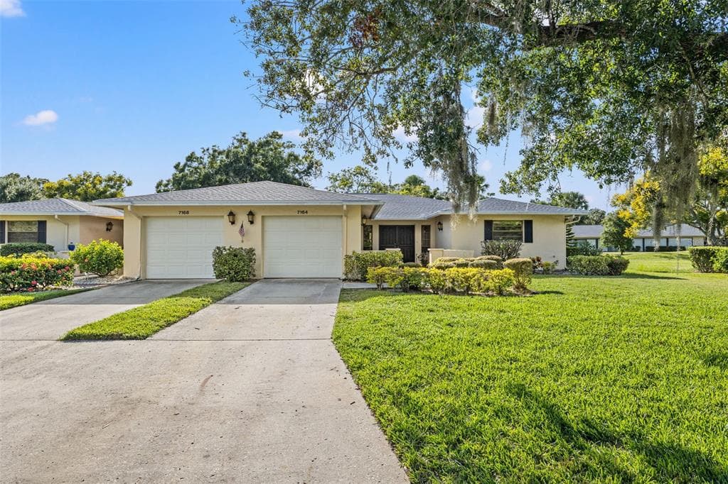 7164 FAIRWAY BEND CIRCLE SARASOTA, FL 34243