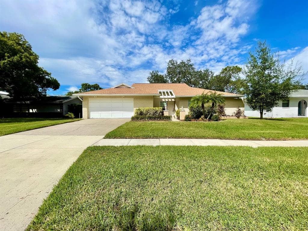 4625 CLOVERLAWN DRIVE TAMPA, FL 33624