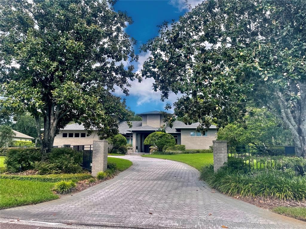 16306 MILLAN DE AVILA TAMPA, FL 33613