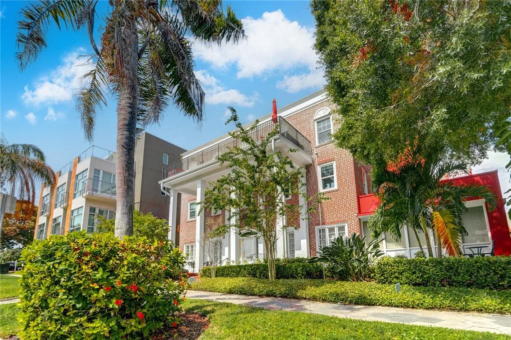 219 4TH AVENUE N UNIT 201