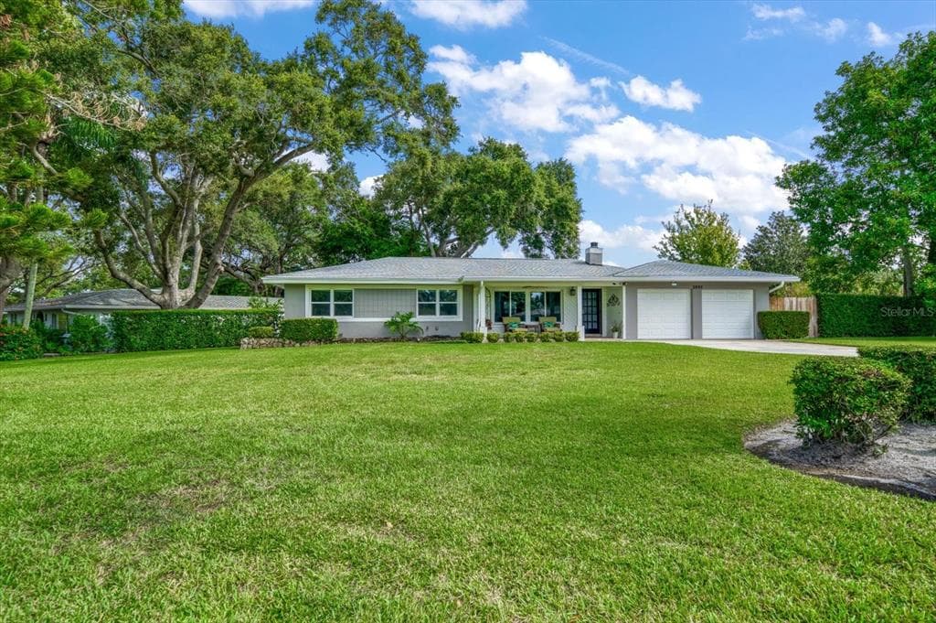 2895 RENATTA DRIVE BELLEAIR BLUFFS, FL 33770