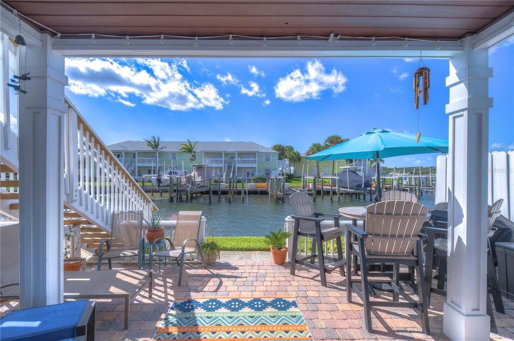 5177 SALMON DRIVE SE UNIT B ST PETERSBURG, FL 33705