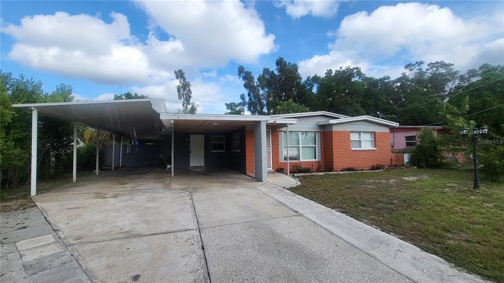 10933 N LANTANA AVENUE TAMPA, FL 33612