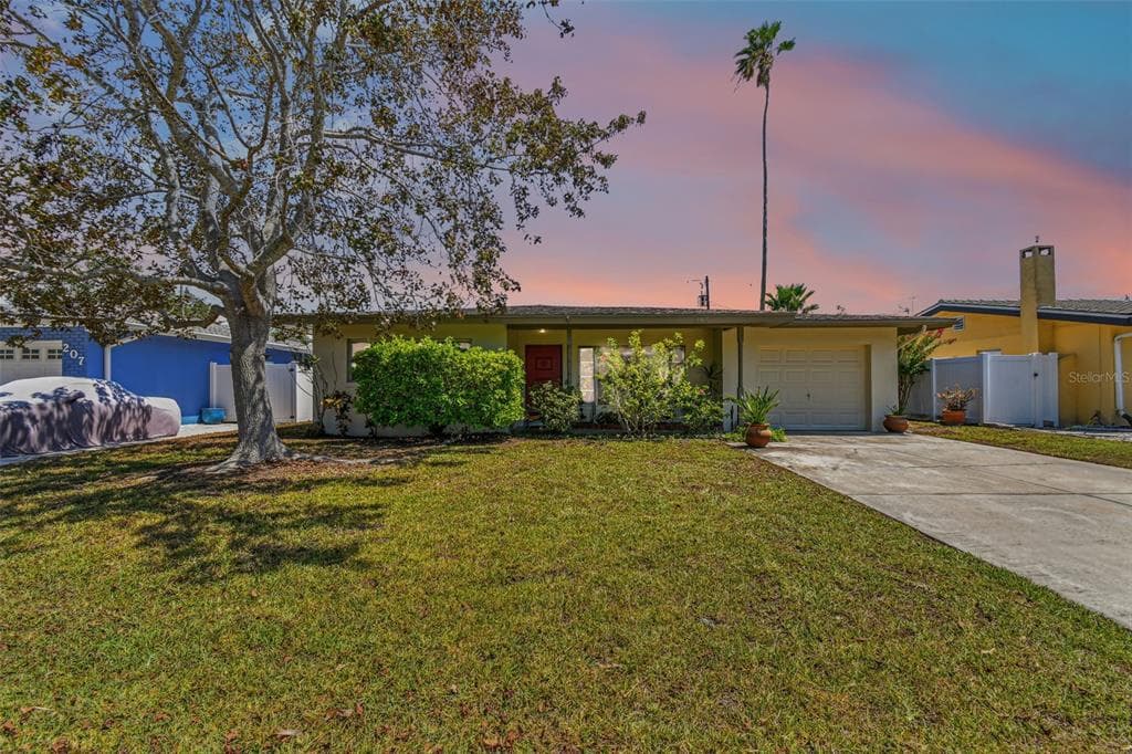 205 160TH TERRACE REDINGTON BEACH, FL 33708