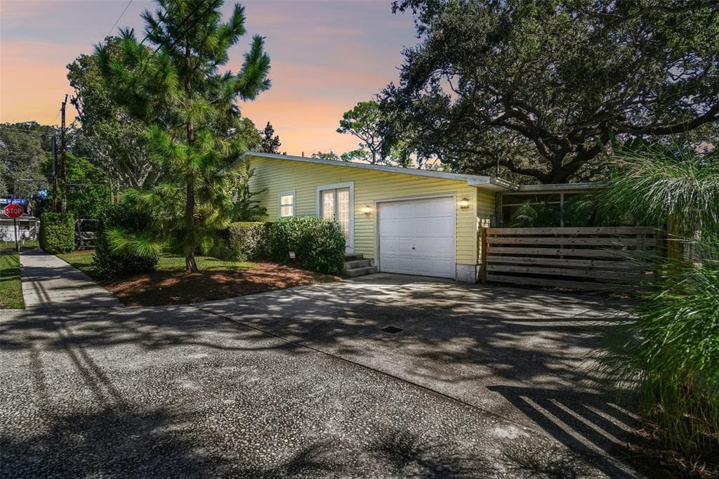 429 WOODROW AVENUE LARGO, FL 33770
