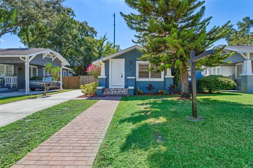 1209 E IDA STREET