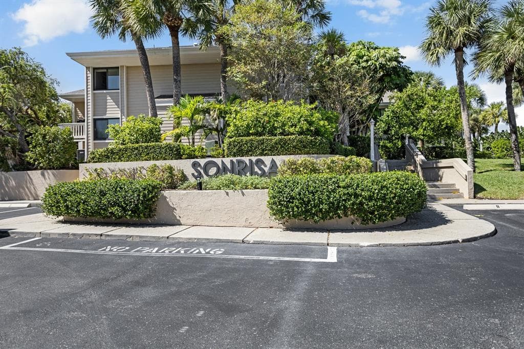 2000 GULF BOULEVARD UNIT 11