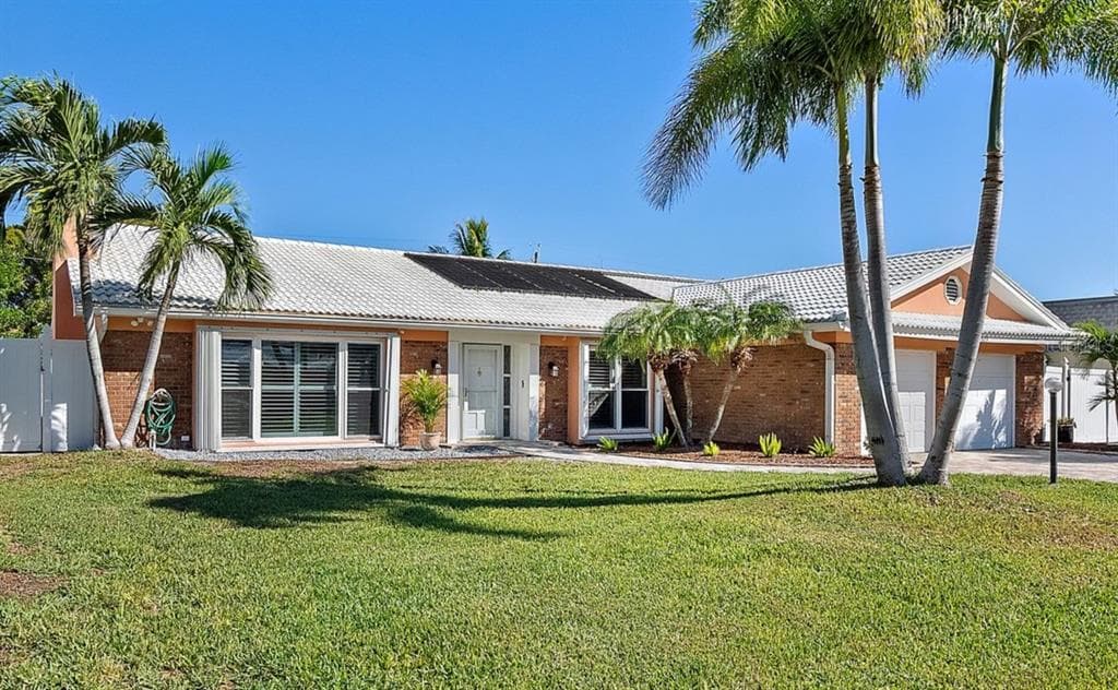 14523 BAY HILLS DRIVE LARGO, FL 33774