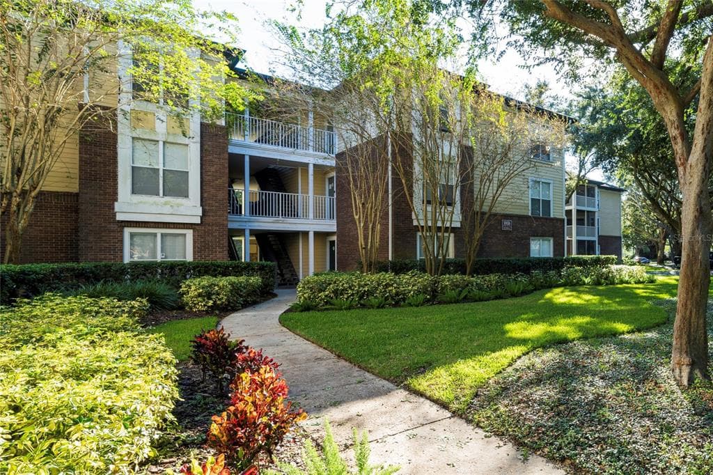 10024 STRAFFORD OAK COURT UNIT 806