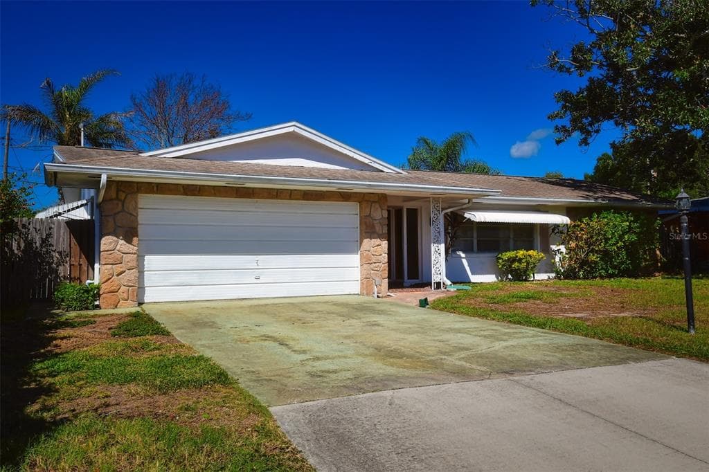 13827 ANTIGUA DRIVE SEMINOLE, FL 33776