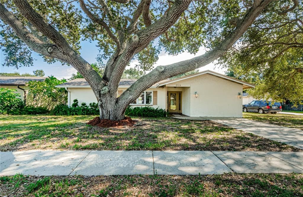 1925 ATLANTIS DRIVE CLEARWATER, FL 33763