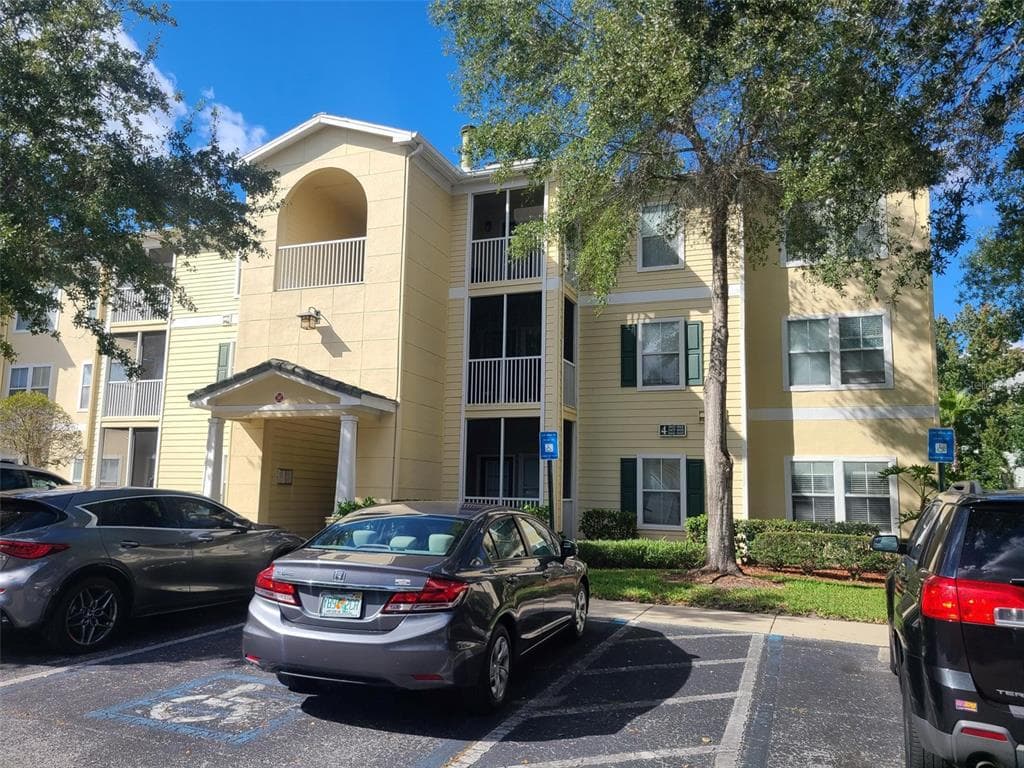 18443 BRIDLE CLUB DRIVE UNIT 18443 TAMPA, FL 33647