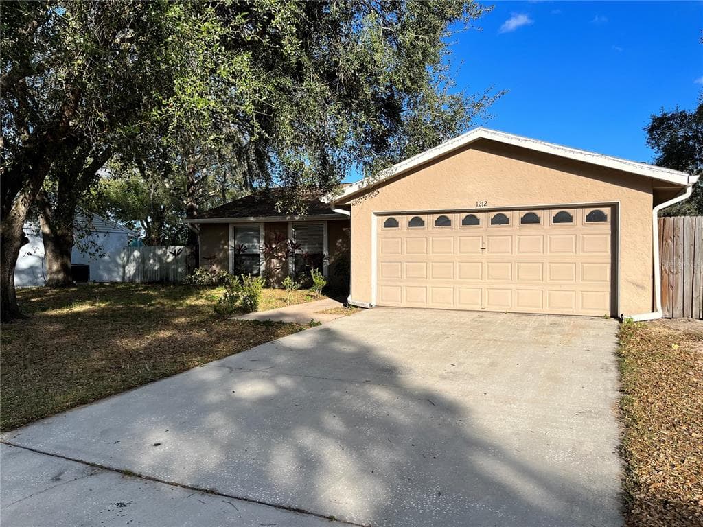 1212 PINEY BRANCH CIRCLE VALRICO, FL 33594