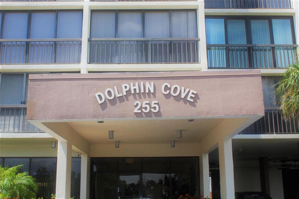 255 DOLPHIN POINT UNIT 1006 CLEARWATER, FL 33767