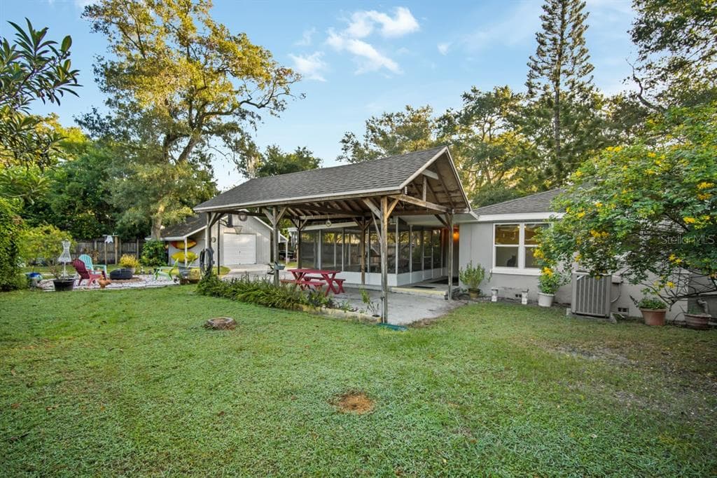 1728 NE LAMBRIGHT STREET TAMPA, FL 33610