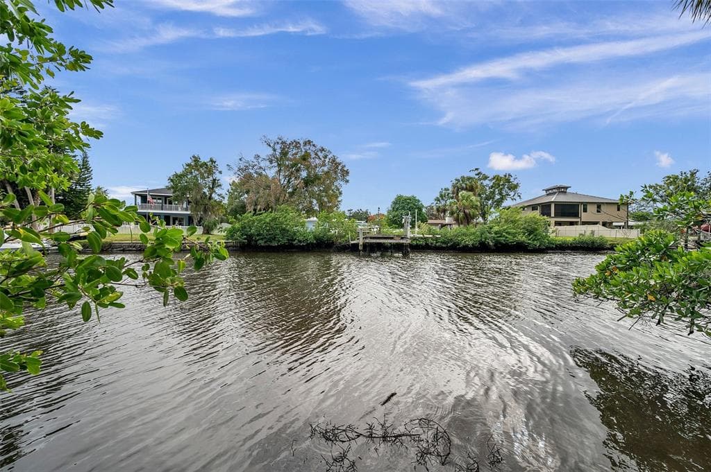 758 SEMINOLE BOULEVARD TARPON SPRINGS, FL 34689