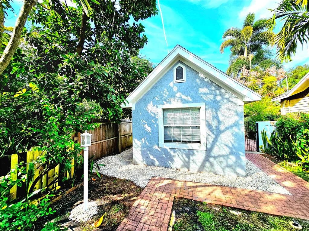 1045 16TH AVENUE N ST PETERSBURG, FL 33704