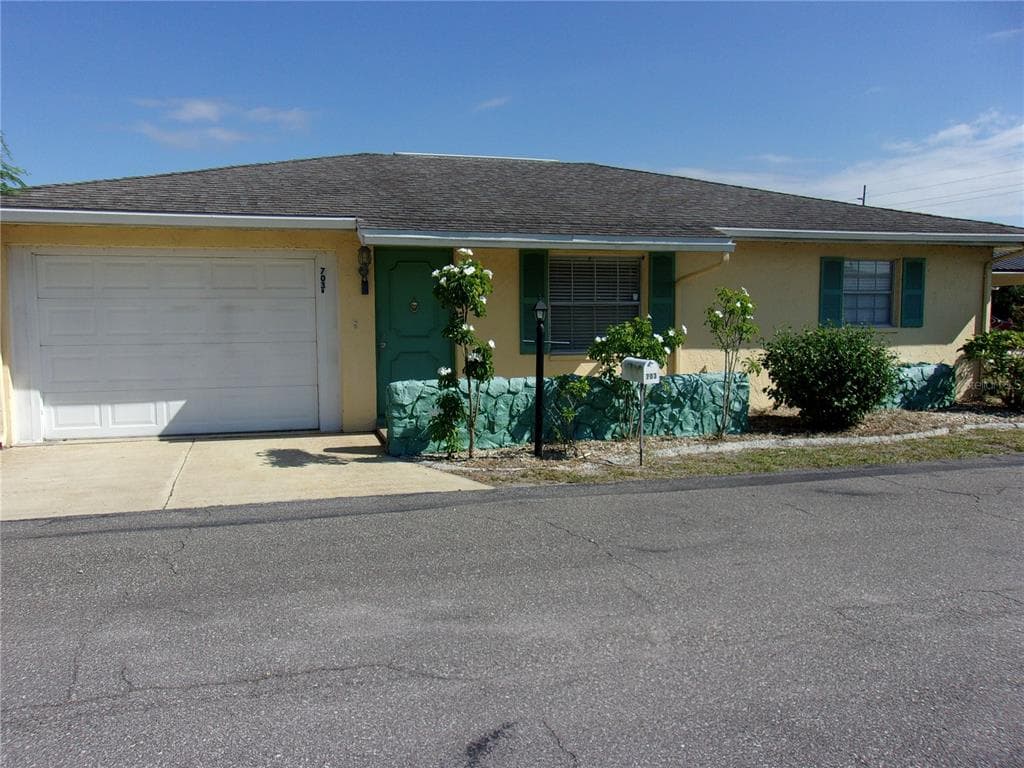 703 W BROCKTON PLACE UNIT 0 SUN CITY CENTER, FL 33573