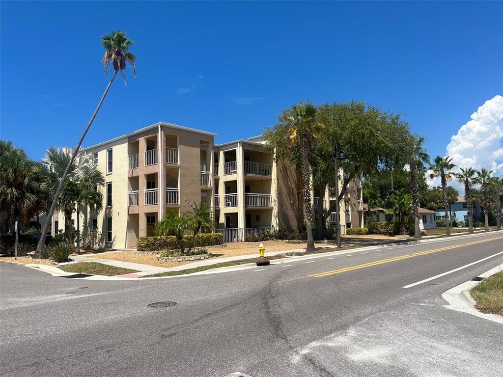 1700 PASS A GRILLE WAY UNIT 6 ST PETE BEACH, FL 33706