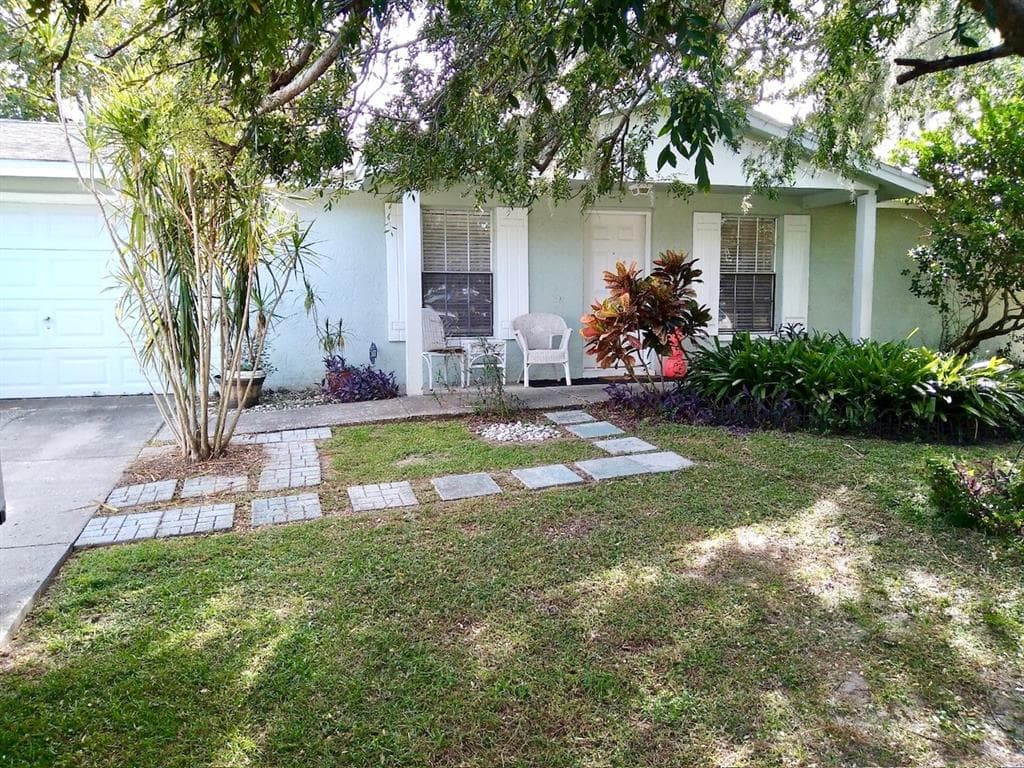920 KIRKCALDY WAY VALRICO, FL 33594