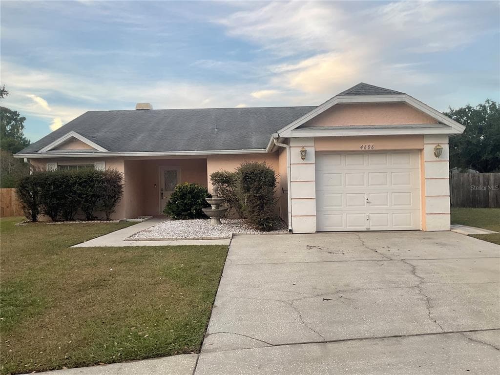 4606 N COUNTRY HILLS COURT PLANT CITY, FL 33566